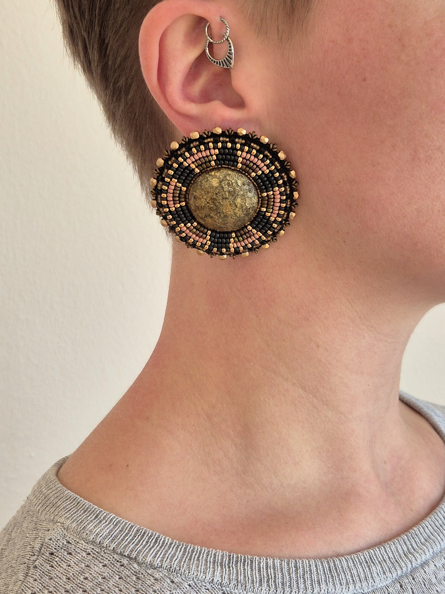 Scheiben-Ohrringe "Afonso" mit geätztem Glas - Bronze