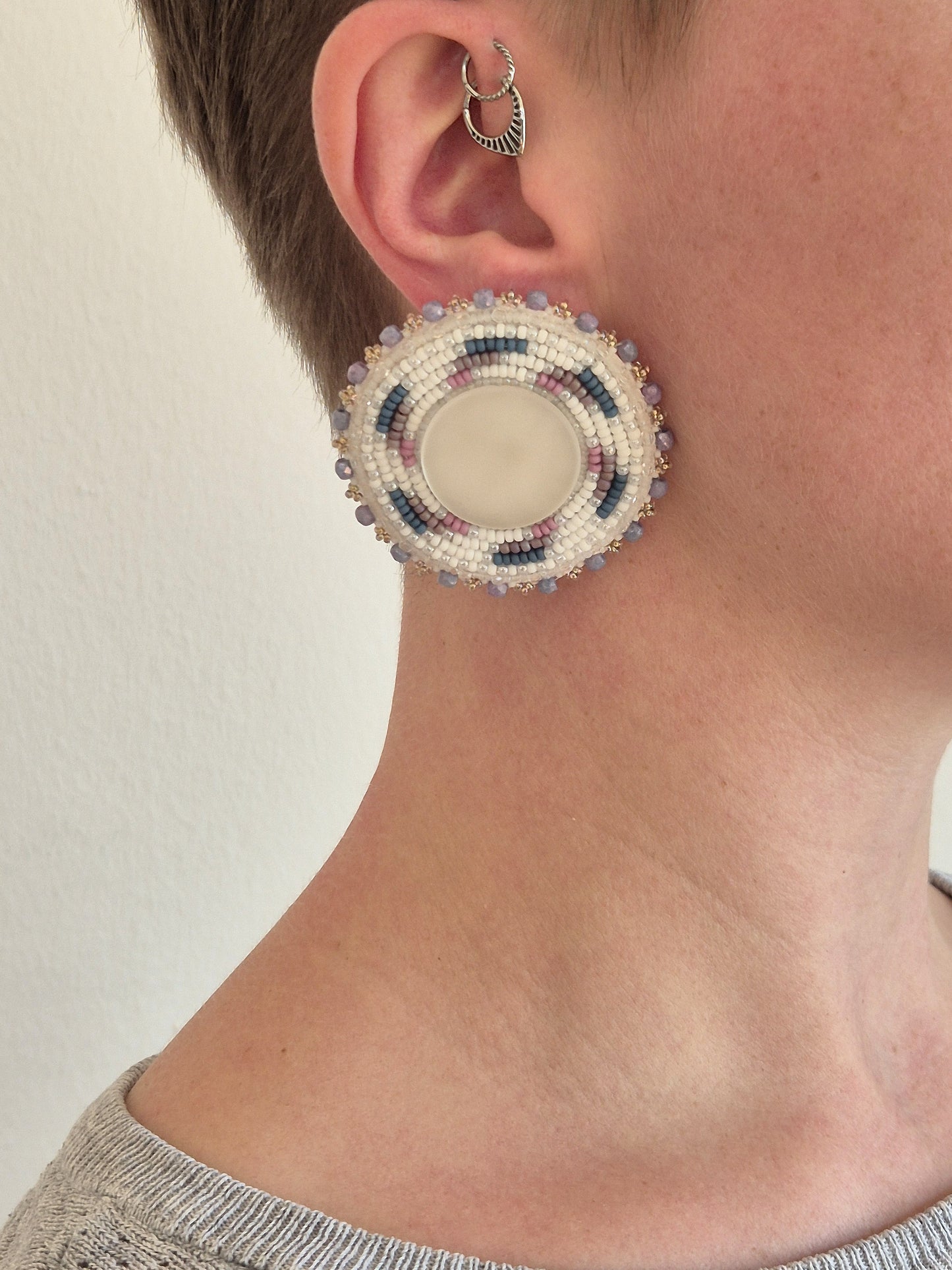 Scheiben-Ohrringe "Camila" mit gefrosteten Glas - Pastell Lila