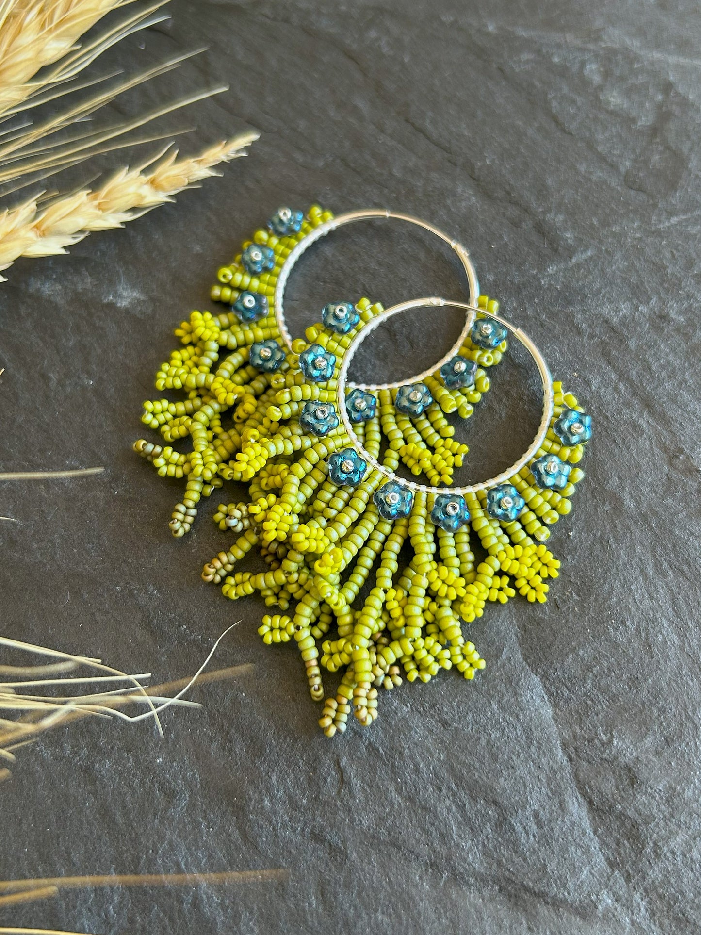 Creolen "Margo" - Blüte in Metallic Blau
