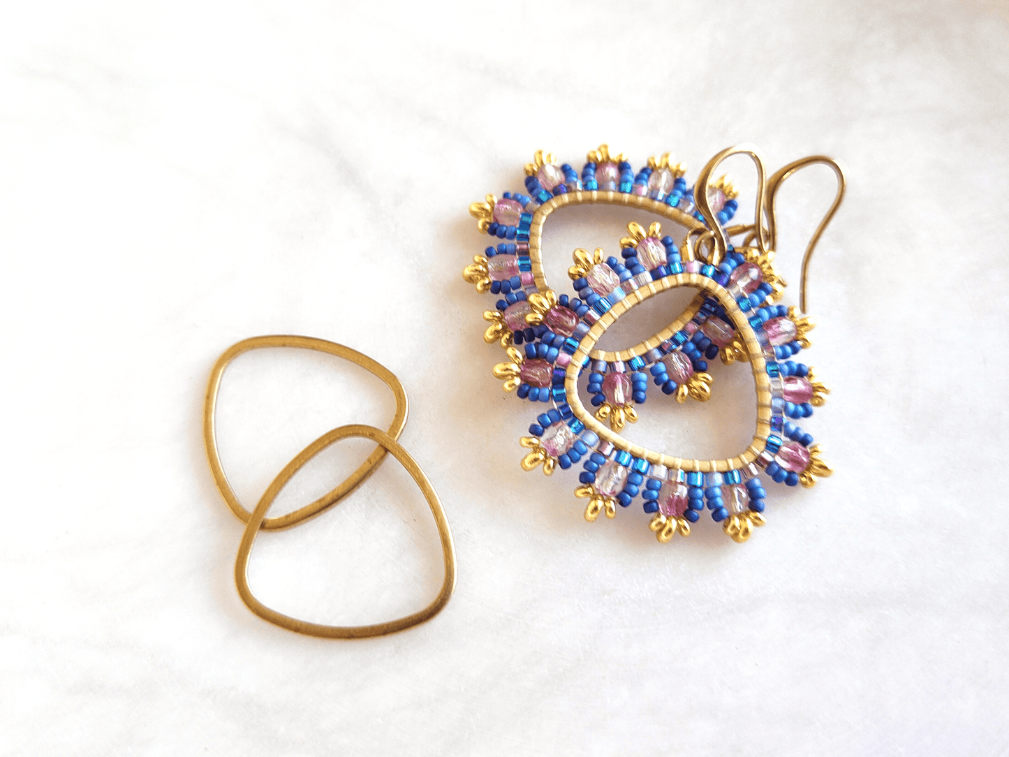 Rounded triangle brass findings 20mm