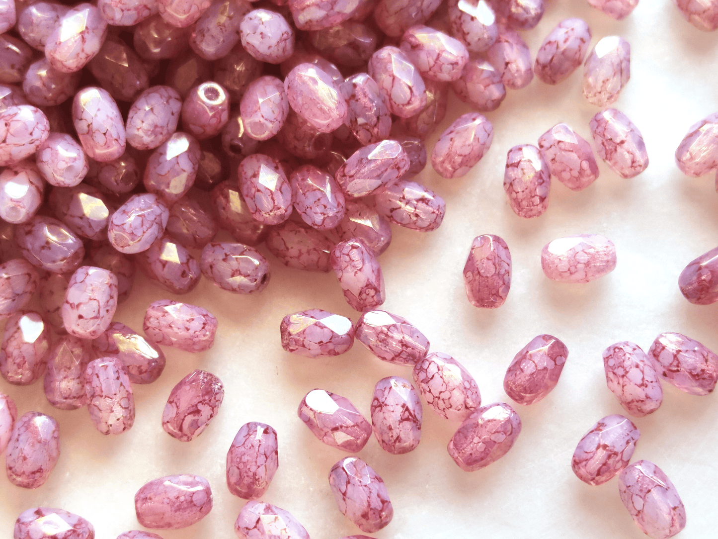 Faceted olive beads 4x6mm - purple & marbled