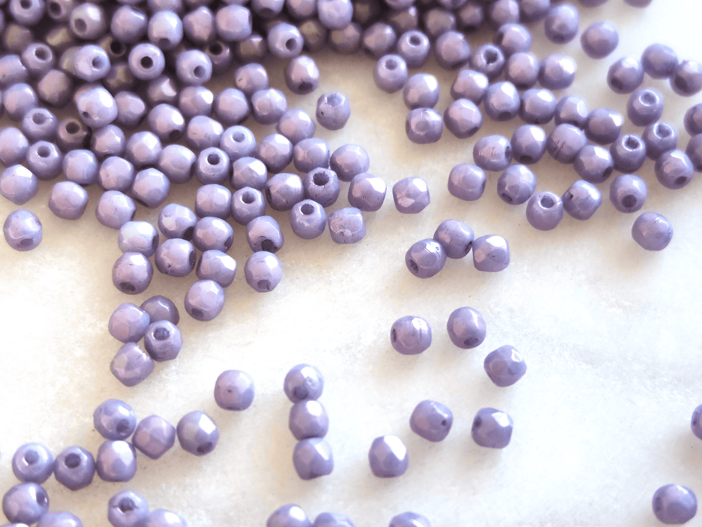 2mm Glasschliffperlen - opak helles Lila