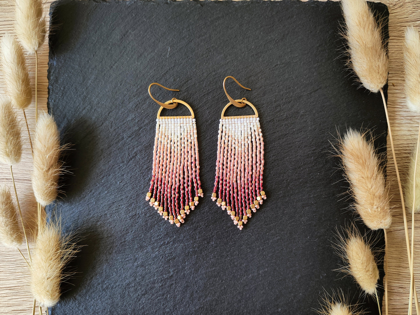 Shimmering fringe earrings "Odoti" with ombre design - cream & red