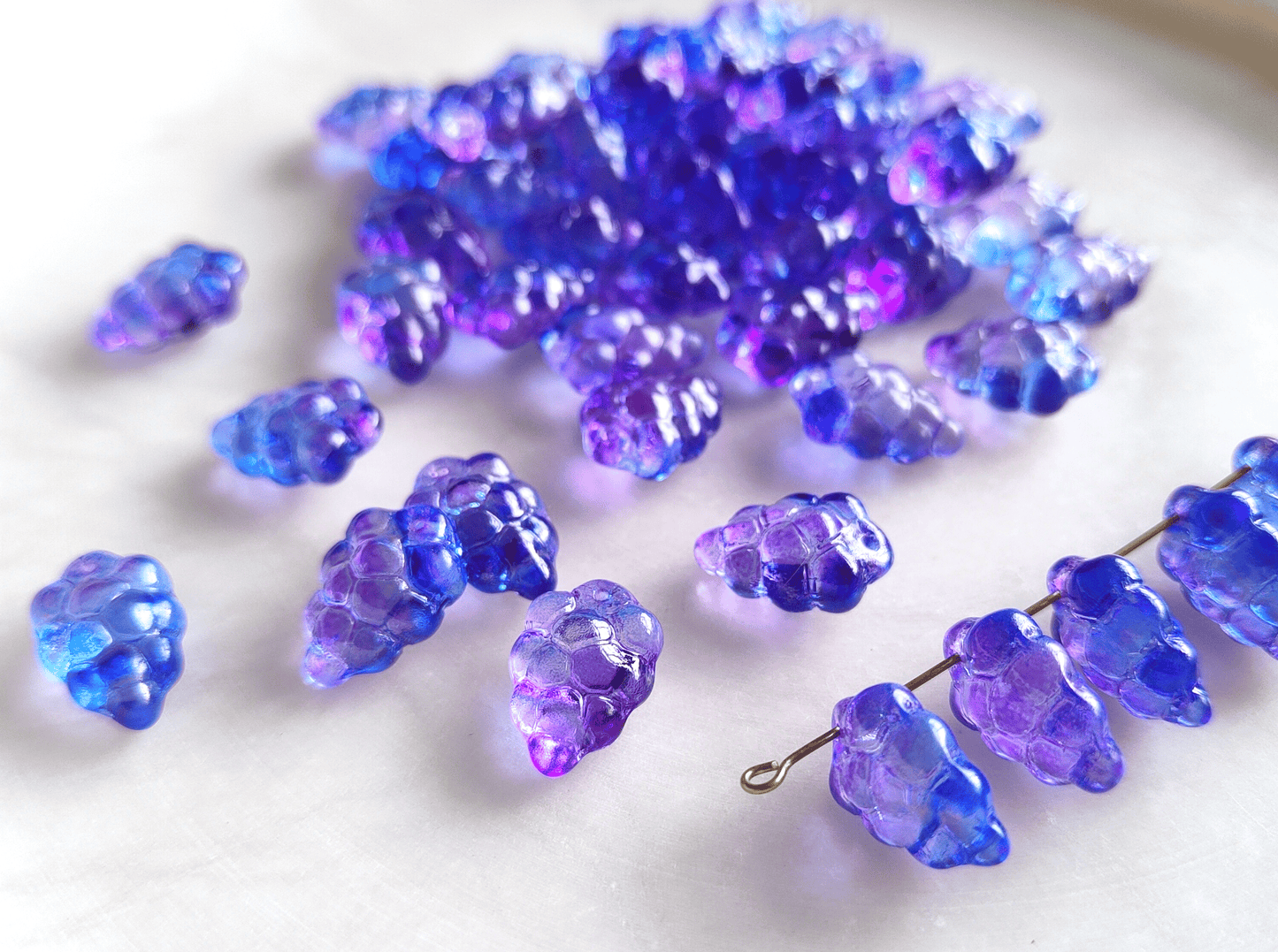 Grape beads 16x11mm - ombre blue & purple