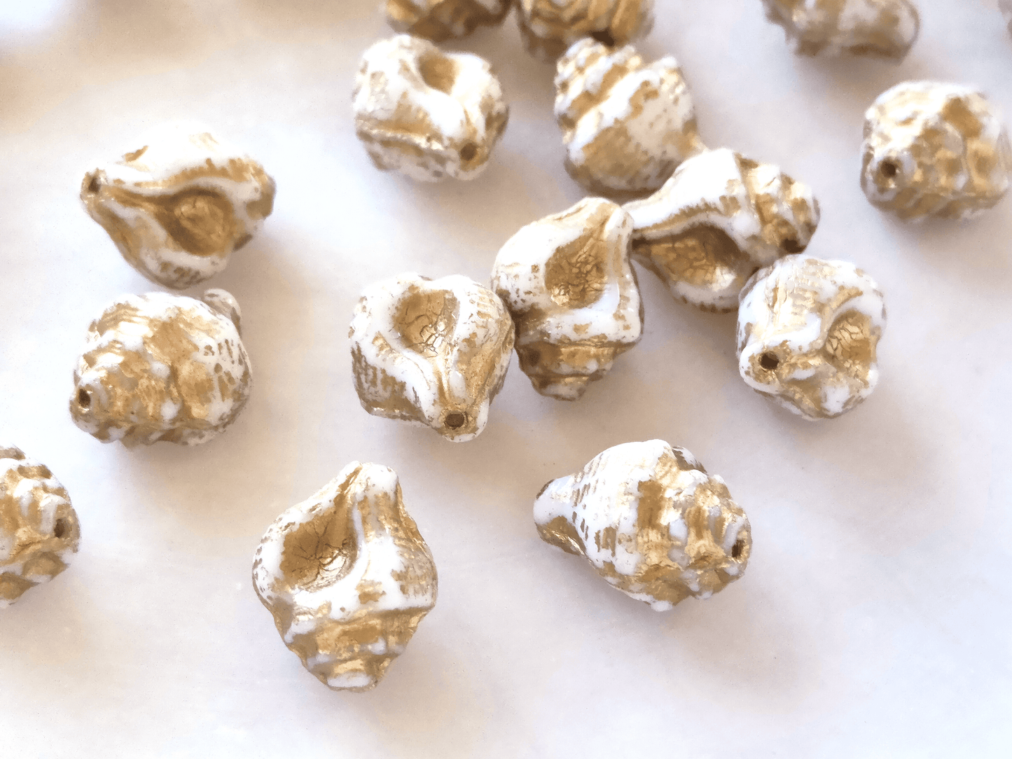 Murex shell beads 15x12mm - white & gold