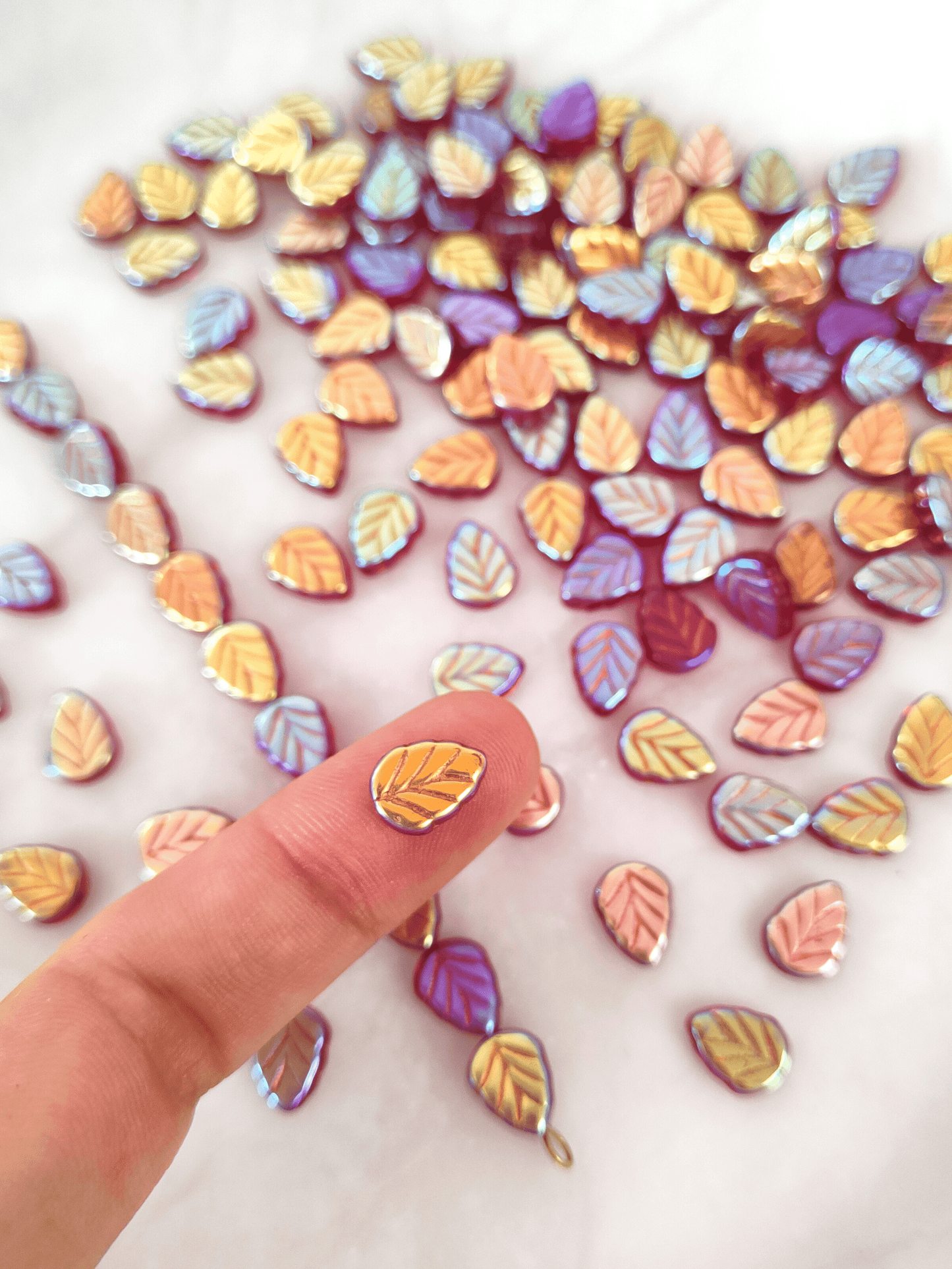 Mint leaf beads 10mm - deep red Marea