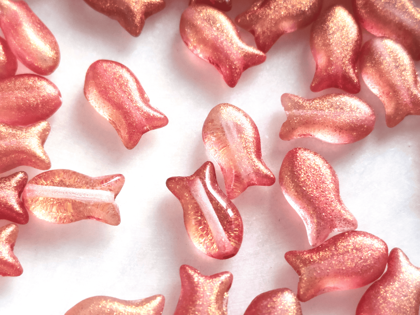 Fish beads 10x6mm - red & gold glitter