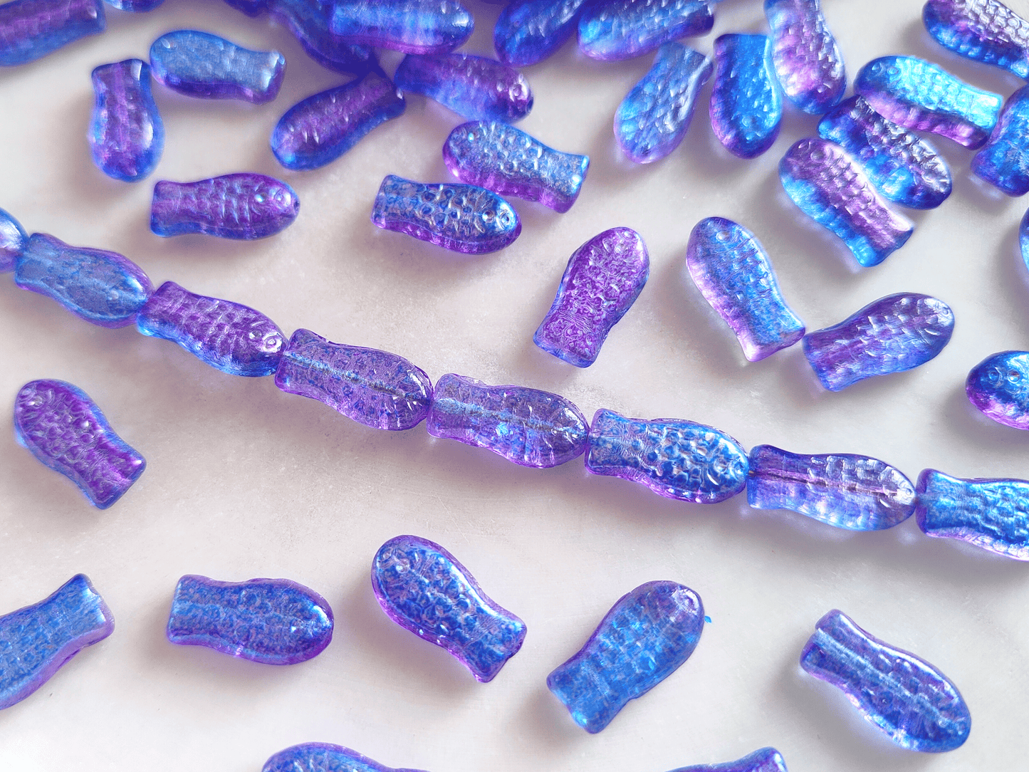 Chubby fish 14x7mm - metallic blue & pink