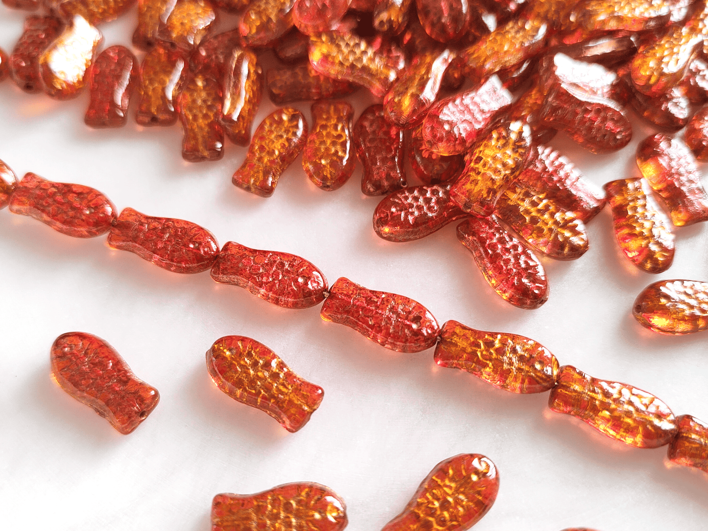 Chubby fish 14x7mm - red & orange