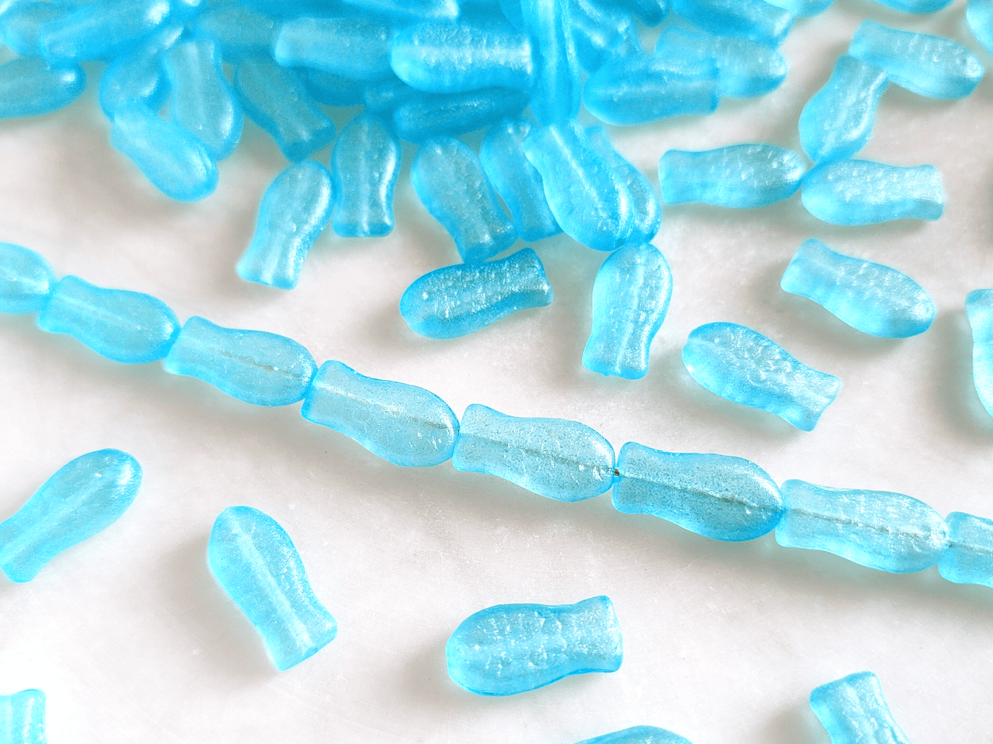 Chubby fish 14x7mm - light blue shimmer