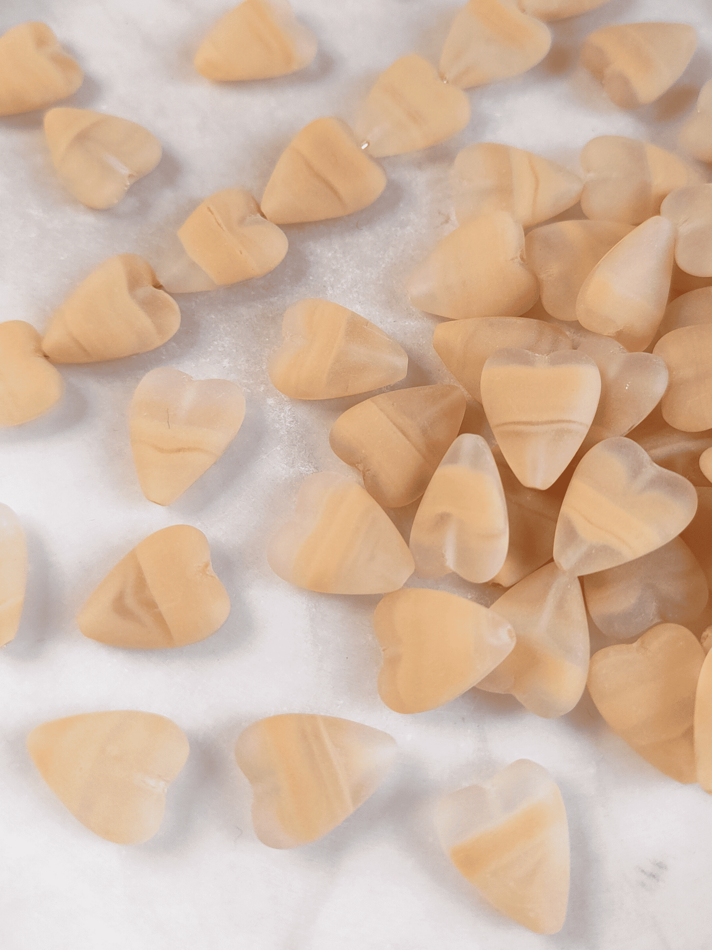 Herzen 16x13mm - matt Farblos & Beige