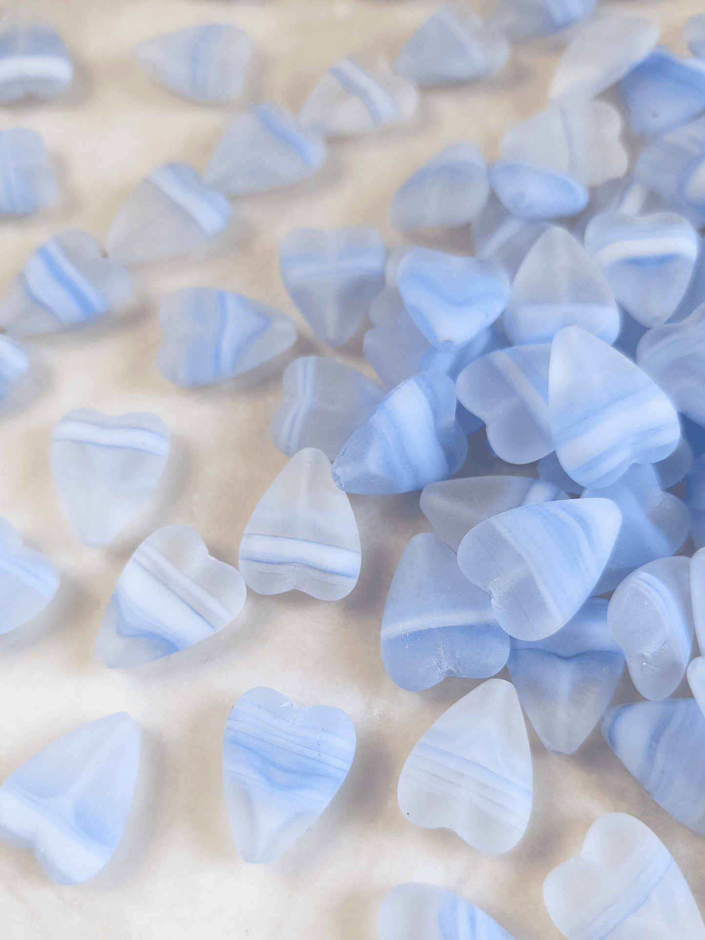 Herzen 16x13mm - matt Farblos & Eisblau