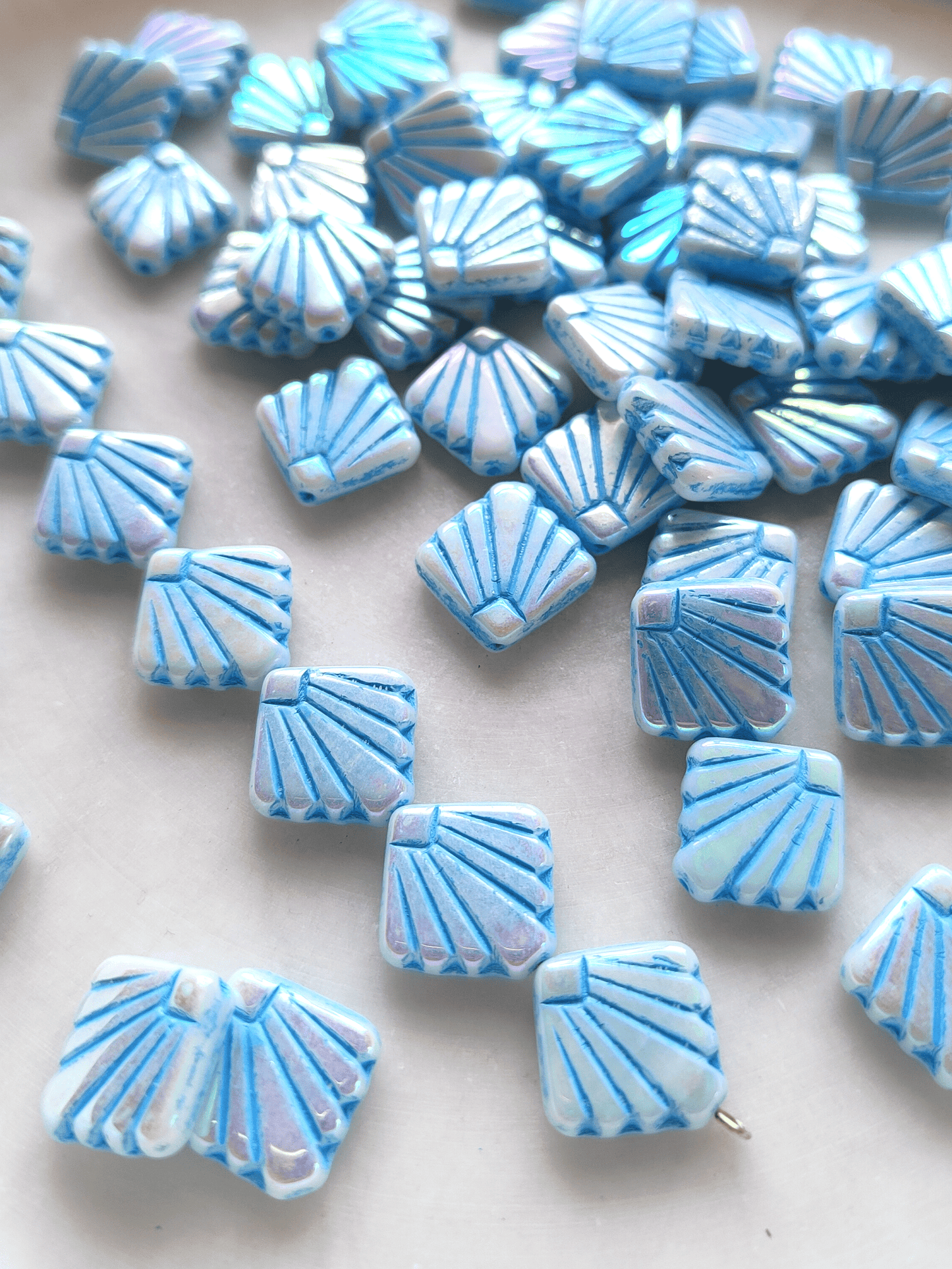 Fan ornament beads 17mm - white & light blue iris