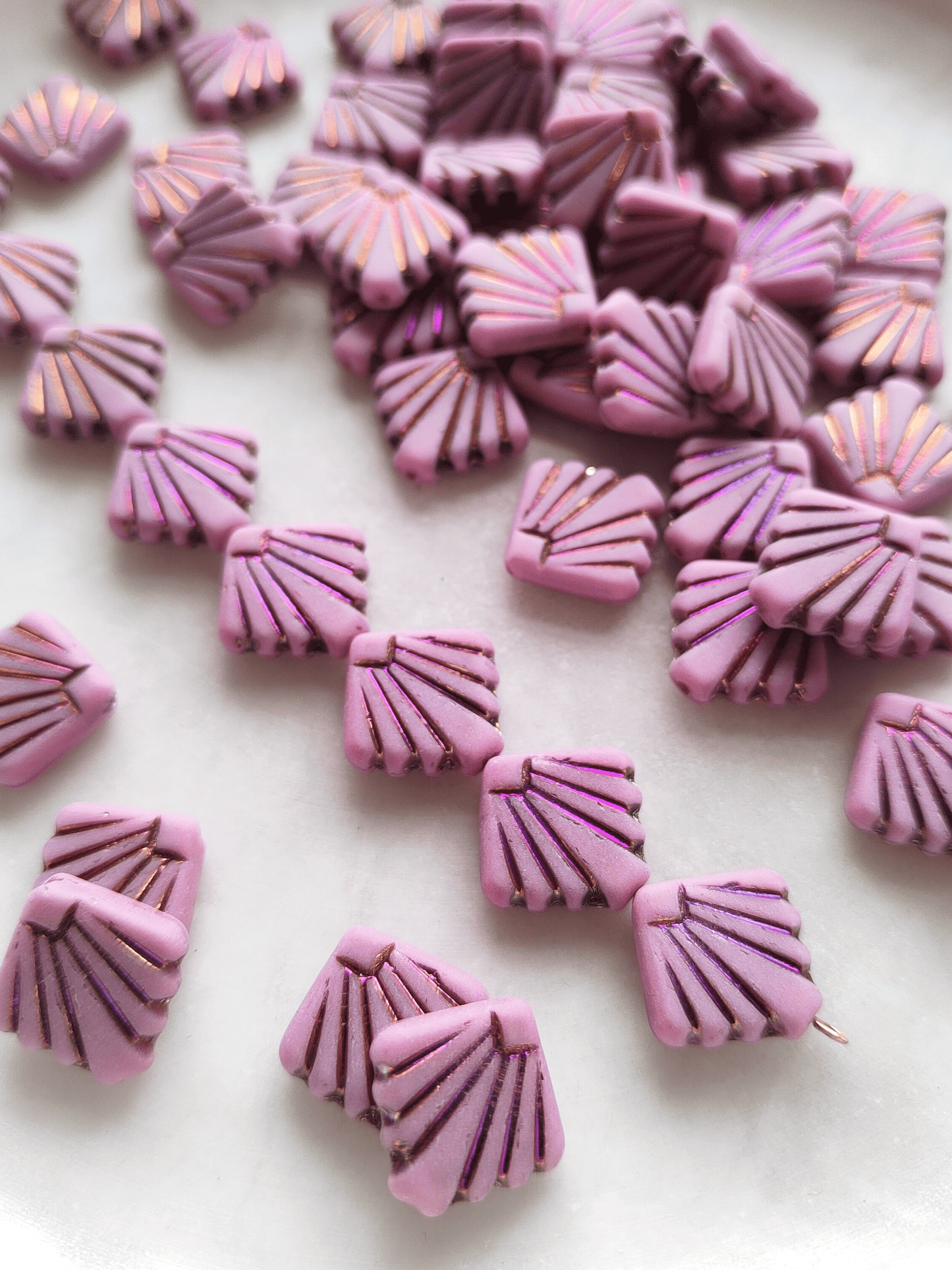 Fan ornament beads 17mm - pink & Marea