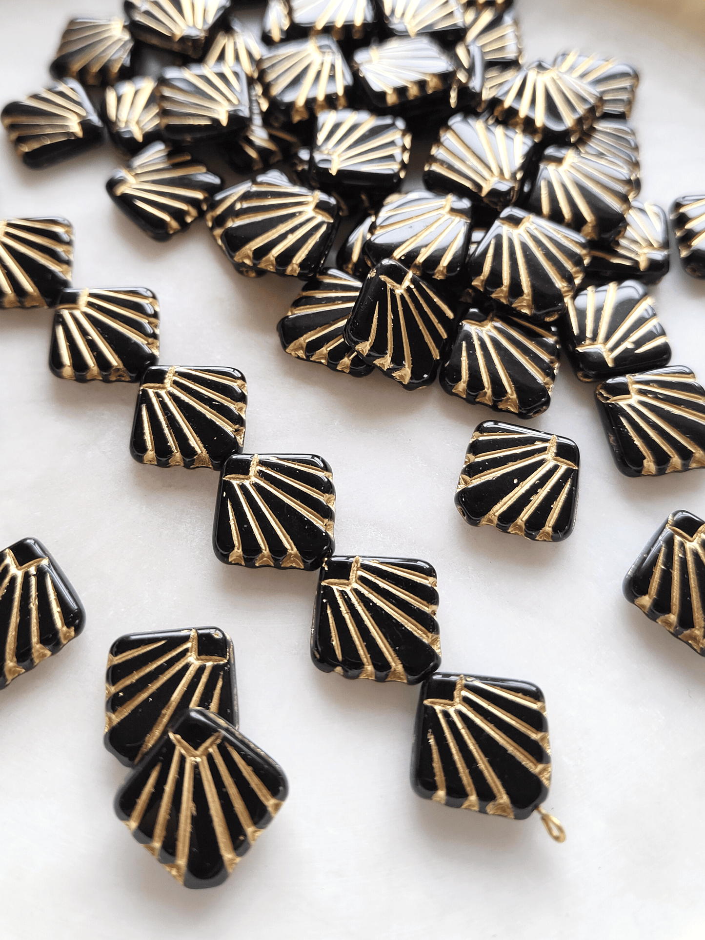 Fan ornament beads 17mm - black & gold