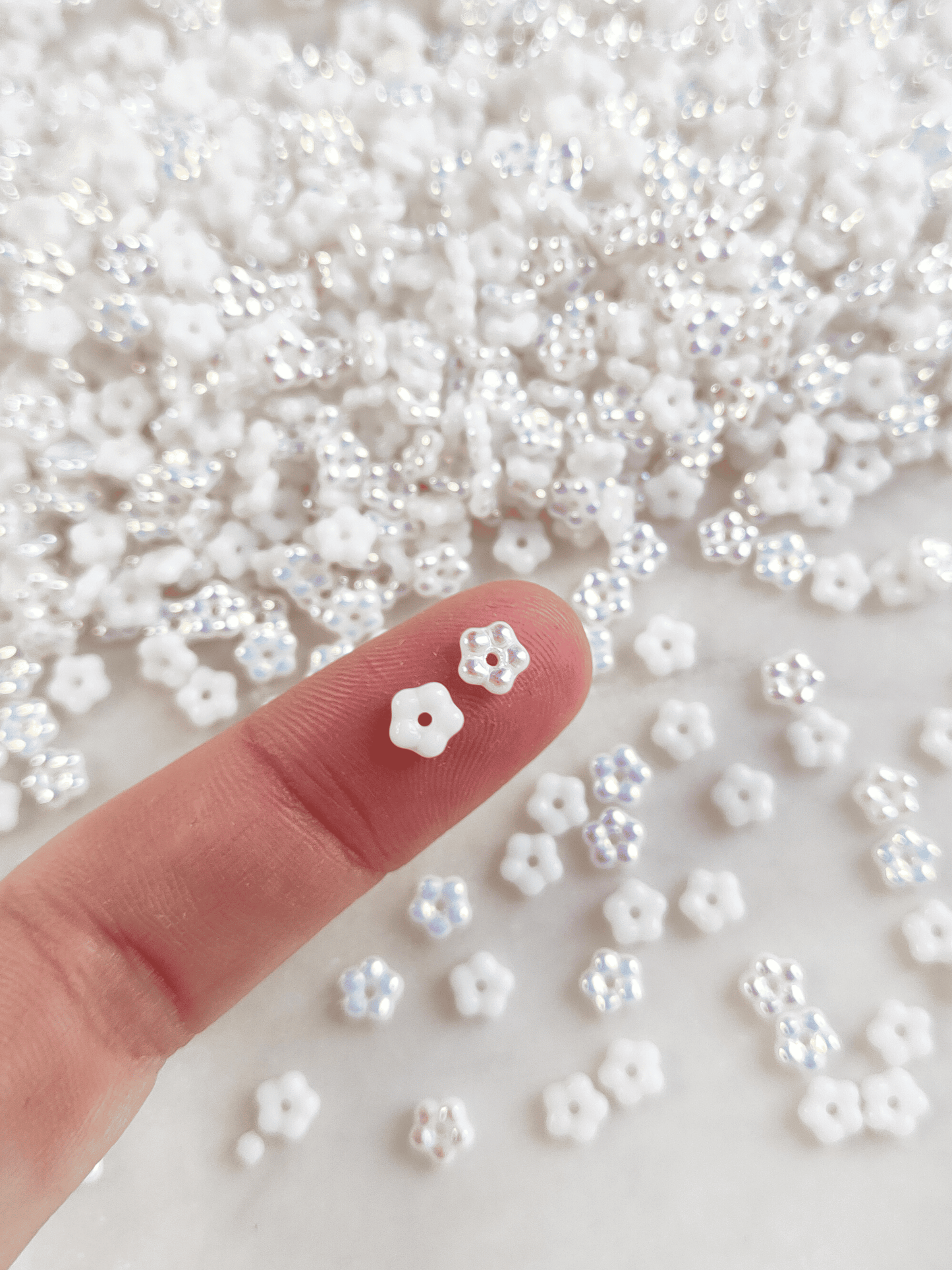 Forget-me-not flower beads 5mm - white iris