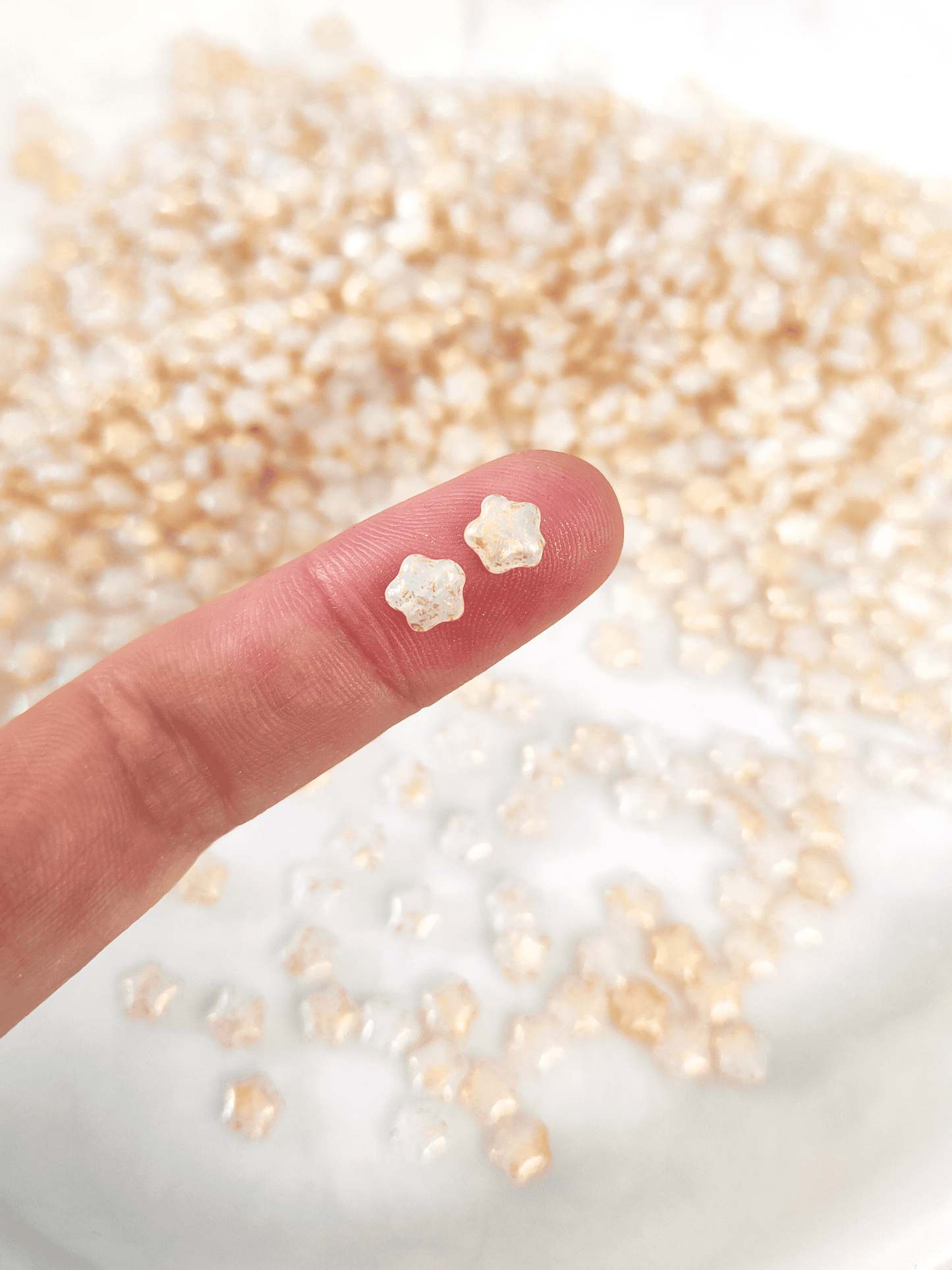 Sterne 6mm - Weiß & Gold