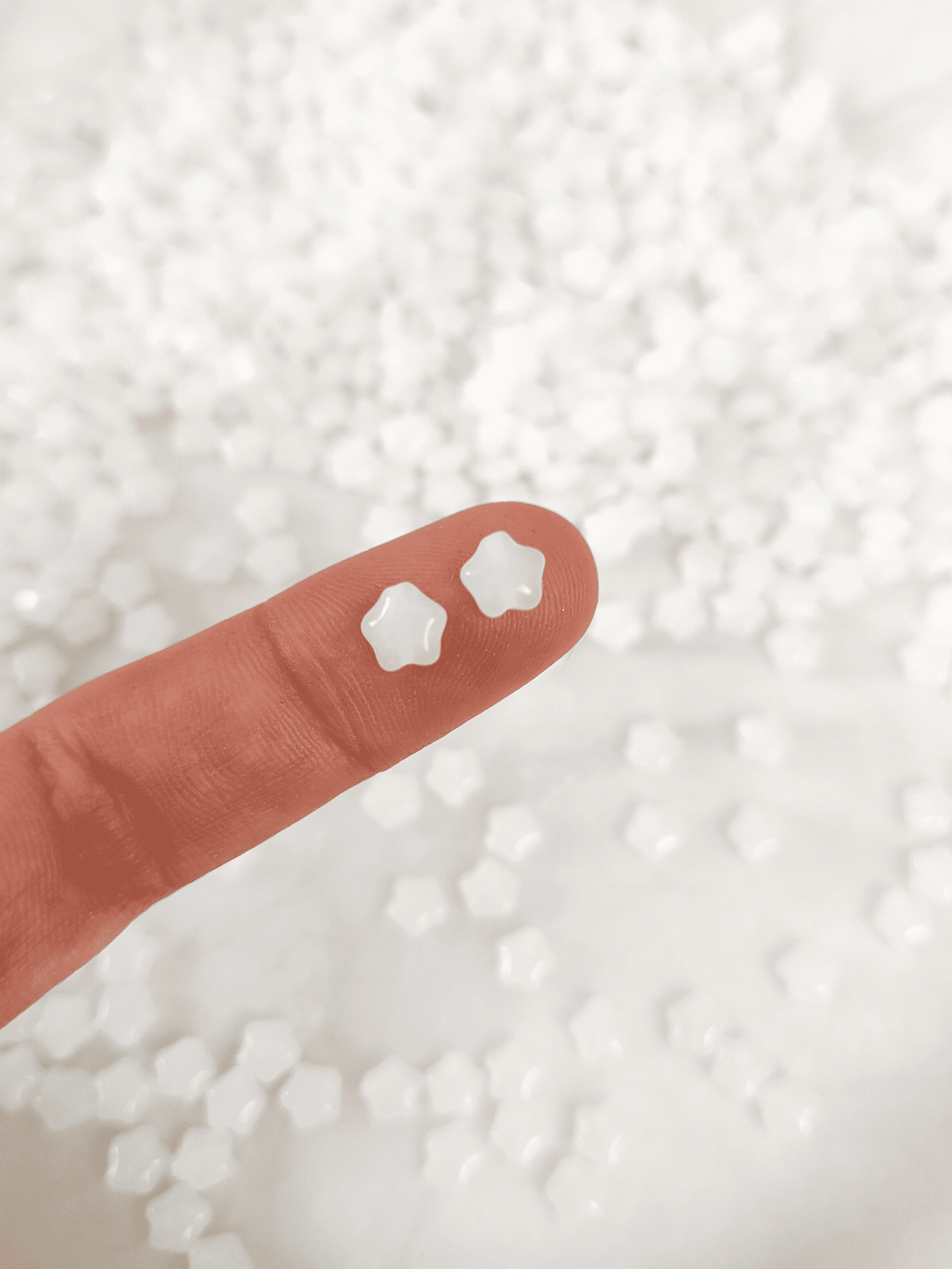 Sterne 6mm - opak Weiß