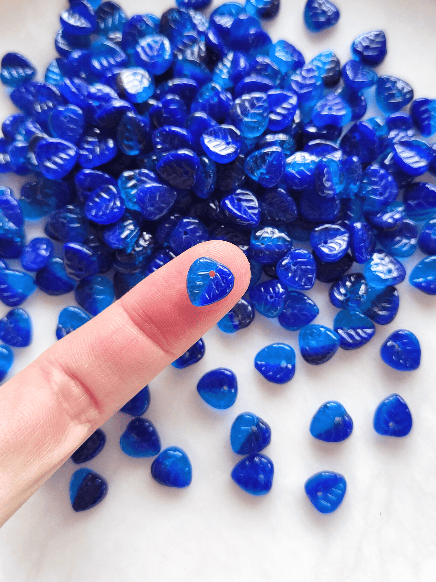 Linden leaf beads 9mm - Caribbean blue & dark blue