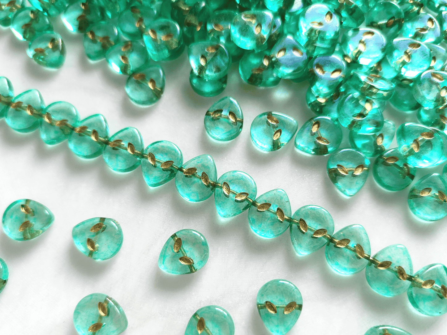 Alienköpfe 9x11mm - Türkis & Gold