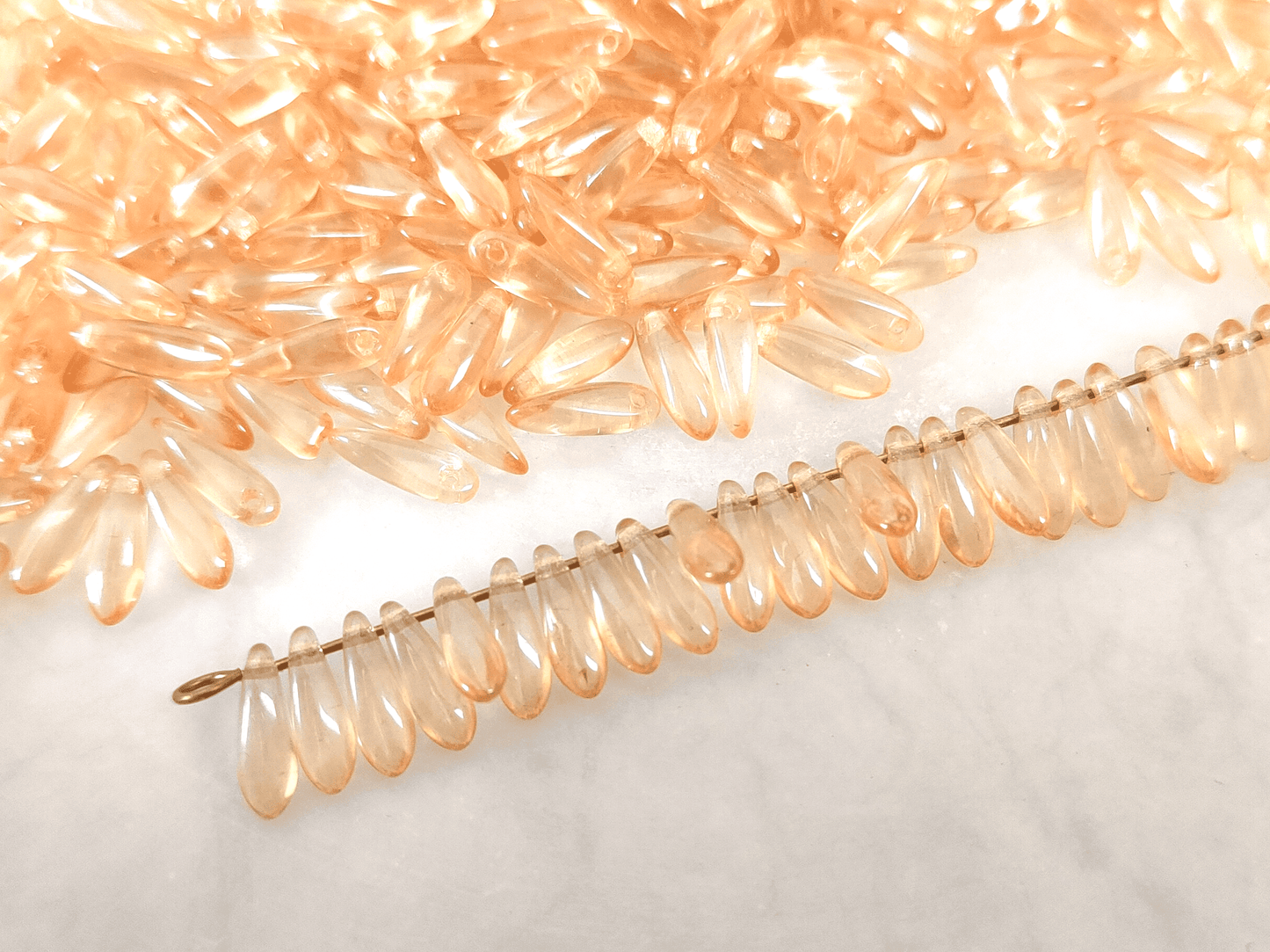 Dagger beads 3x11mm - warm yellow shimmer