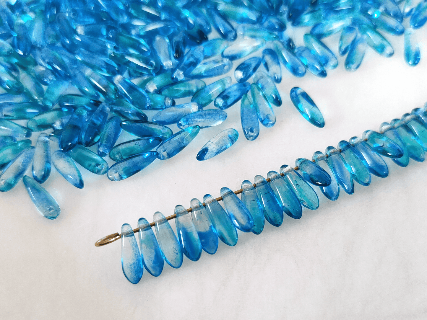 Dagger beads 3x11mm - Caribbean blue