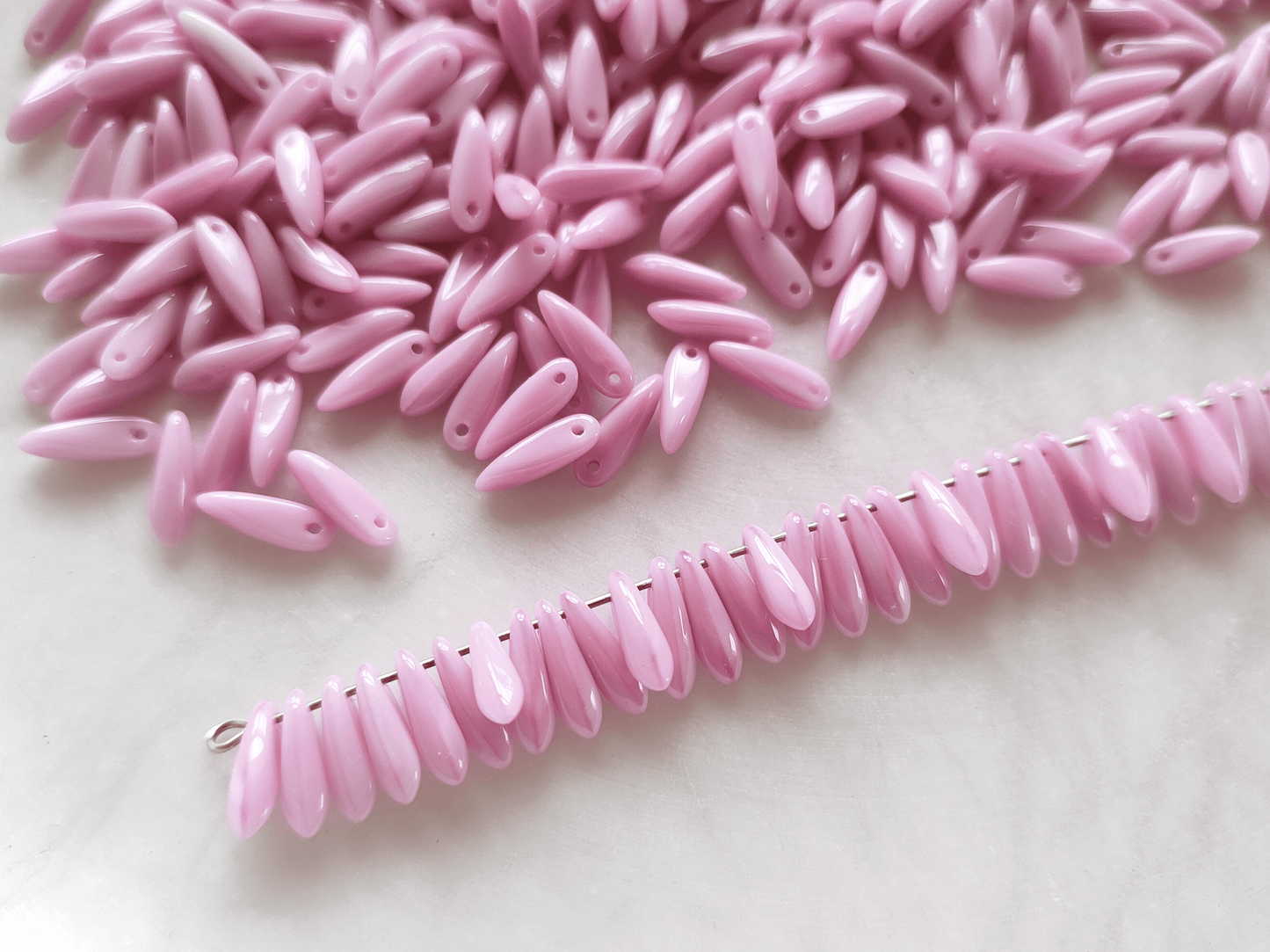 Dagger beads 3x11mm - light pink