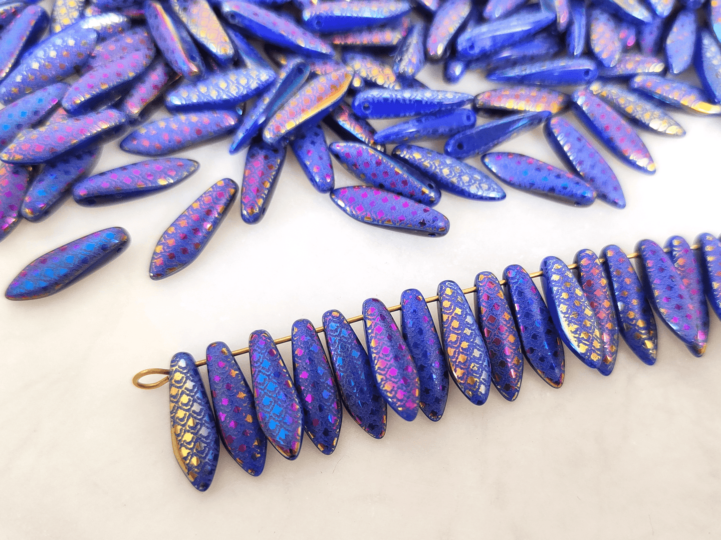Dagger beads 5x16mm - purple & scales motif