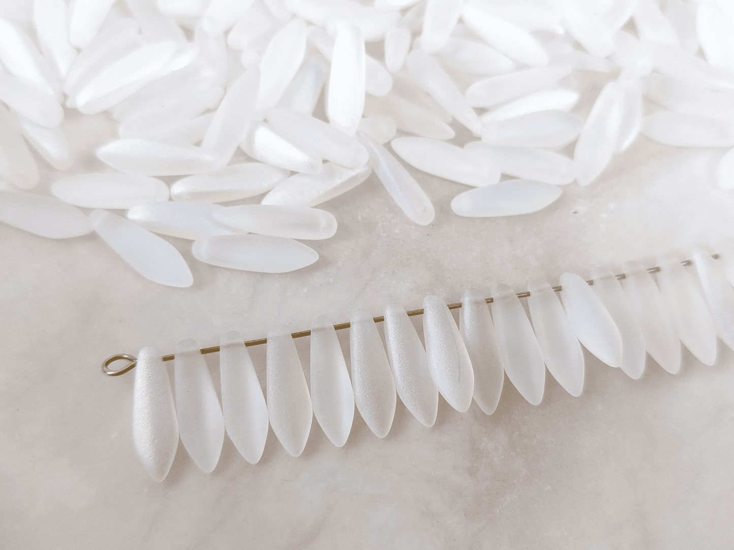 Dagger beads 5x16mm - matt white iris