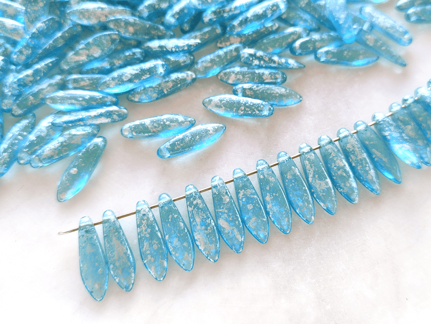 Dagger beads 5x16mm - light blue & silver speckles