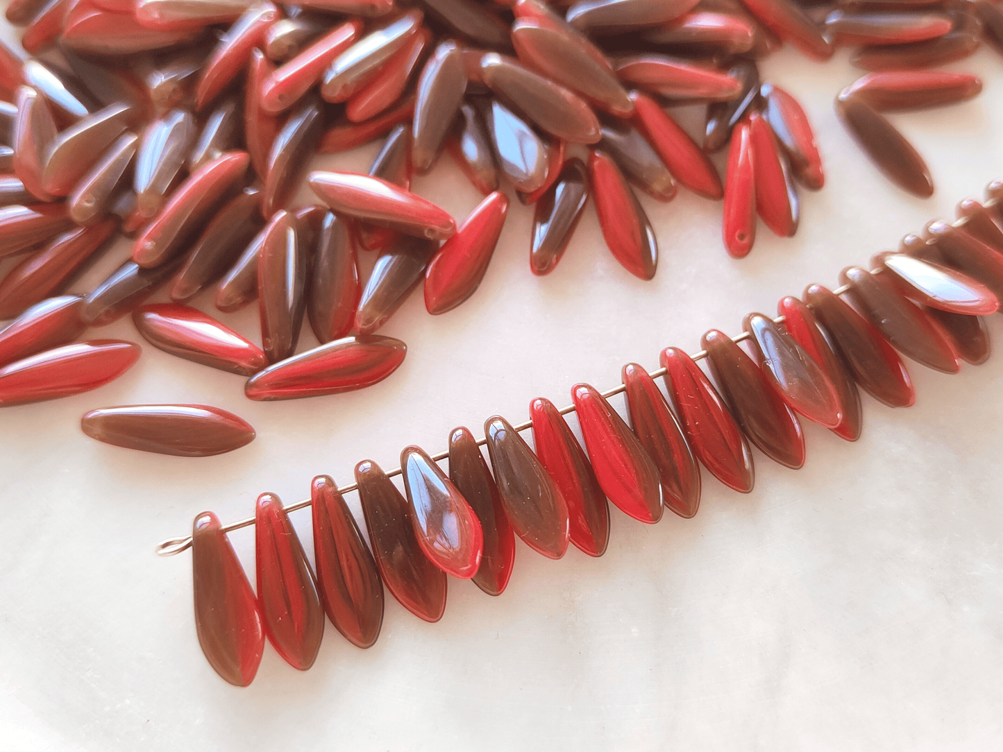 Dagger beads 5x16mm - red & brown