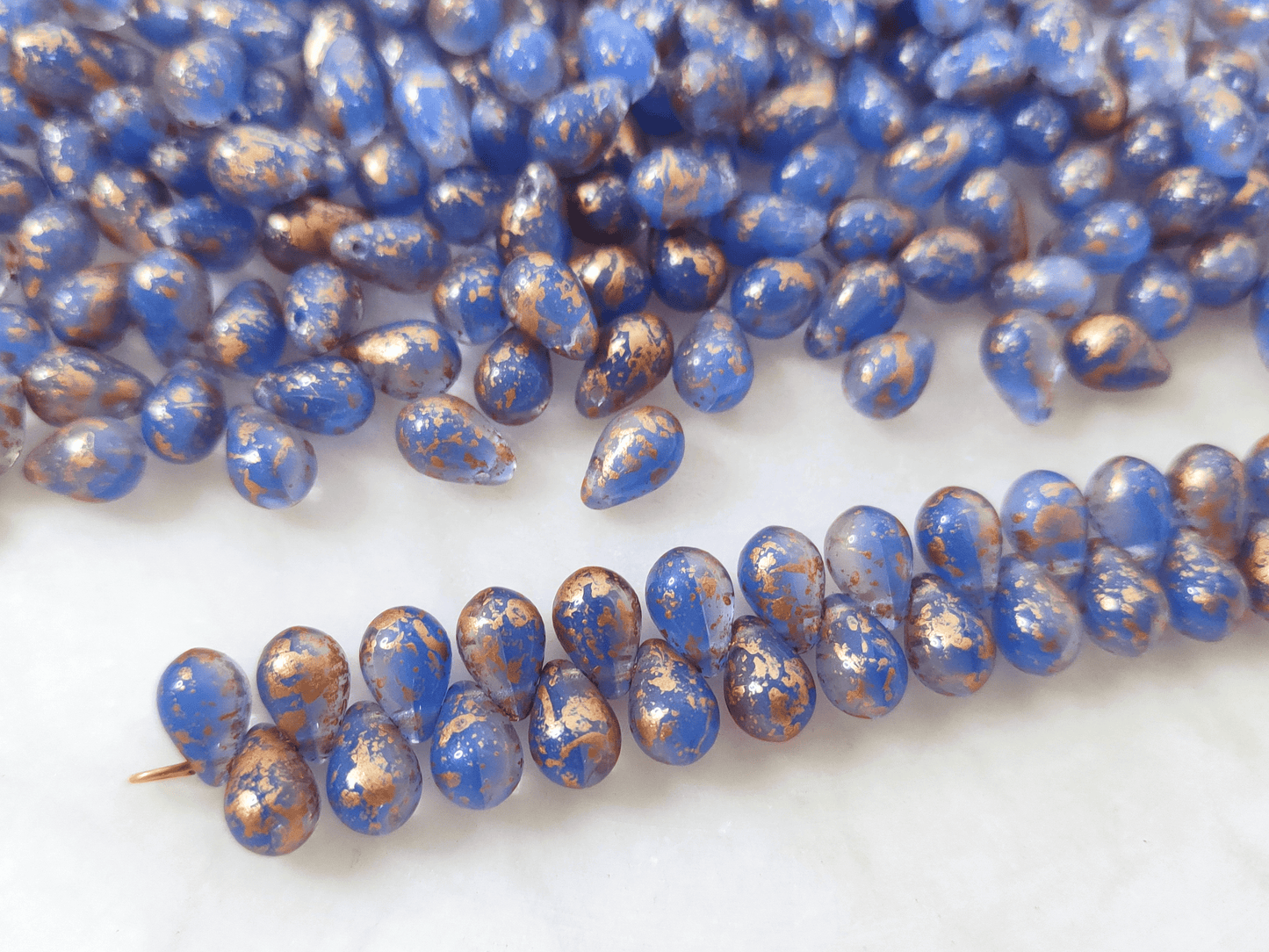 Tropfen 6x9mm - Blau & Kupfer Sprenkel