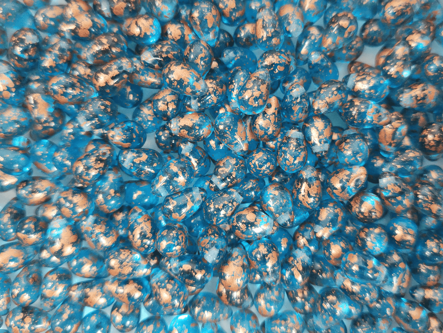 Tropfen 6x9mm - Karibikblau & Kupfer Sprenkel