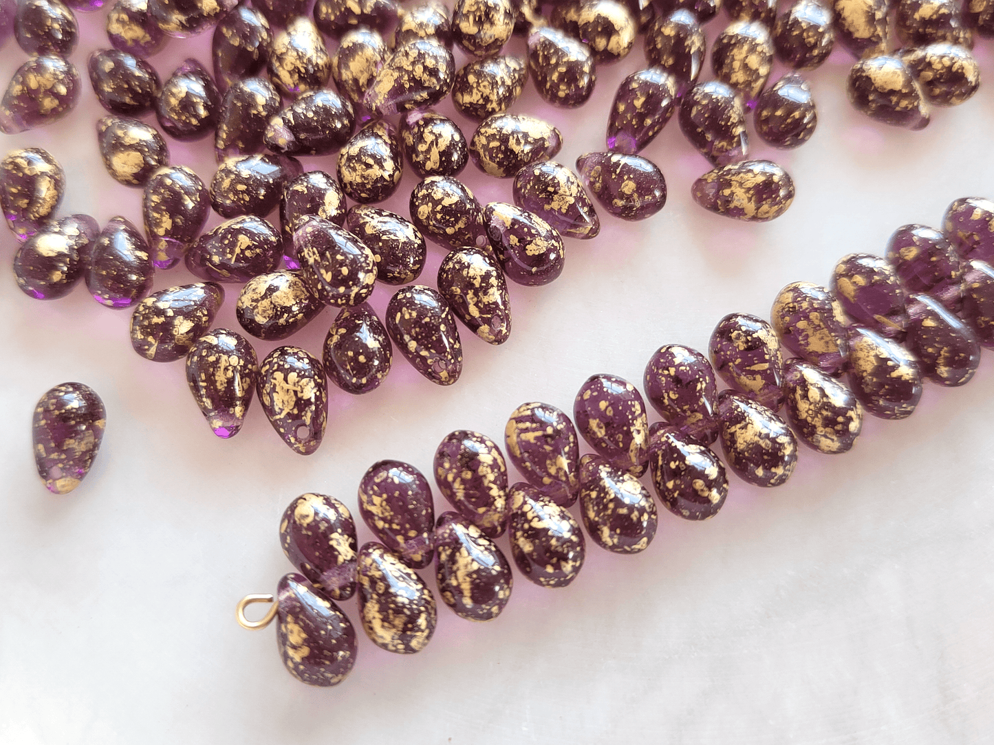 Drop beads 6x9mm - purple & golden speckles