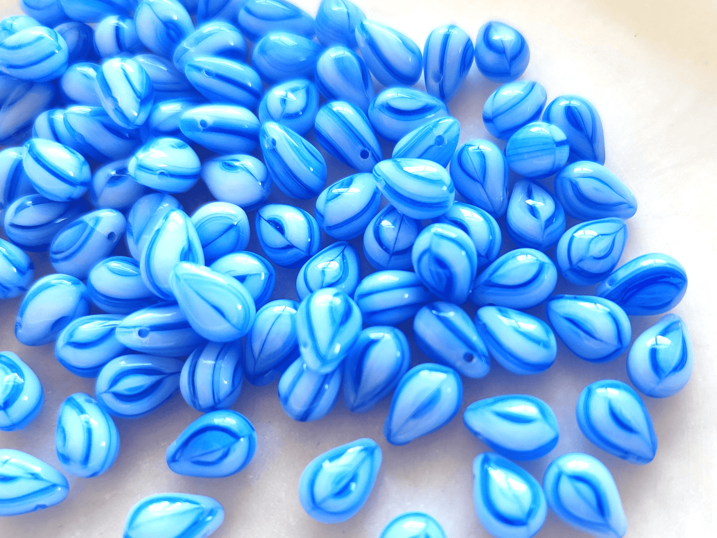 Drop beads 6x9mm - blue & white striped