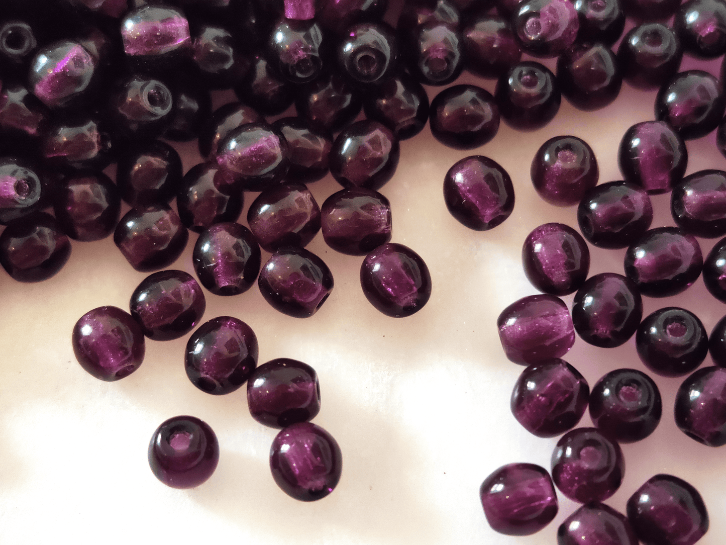 4mm runde Perlen - dunkles Lila
