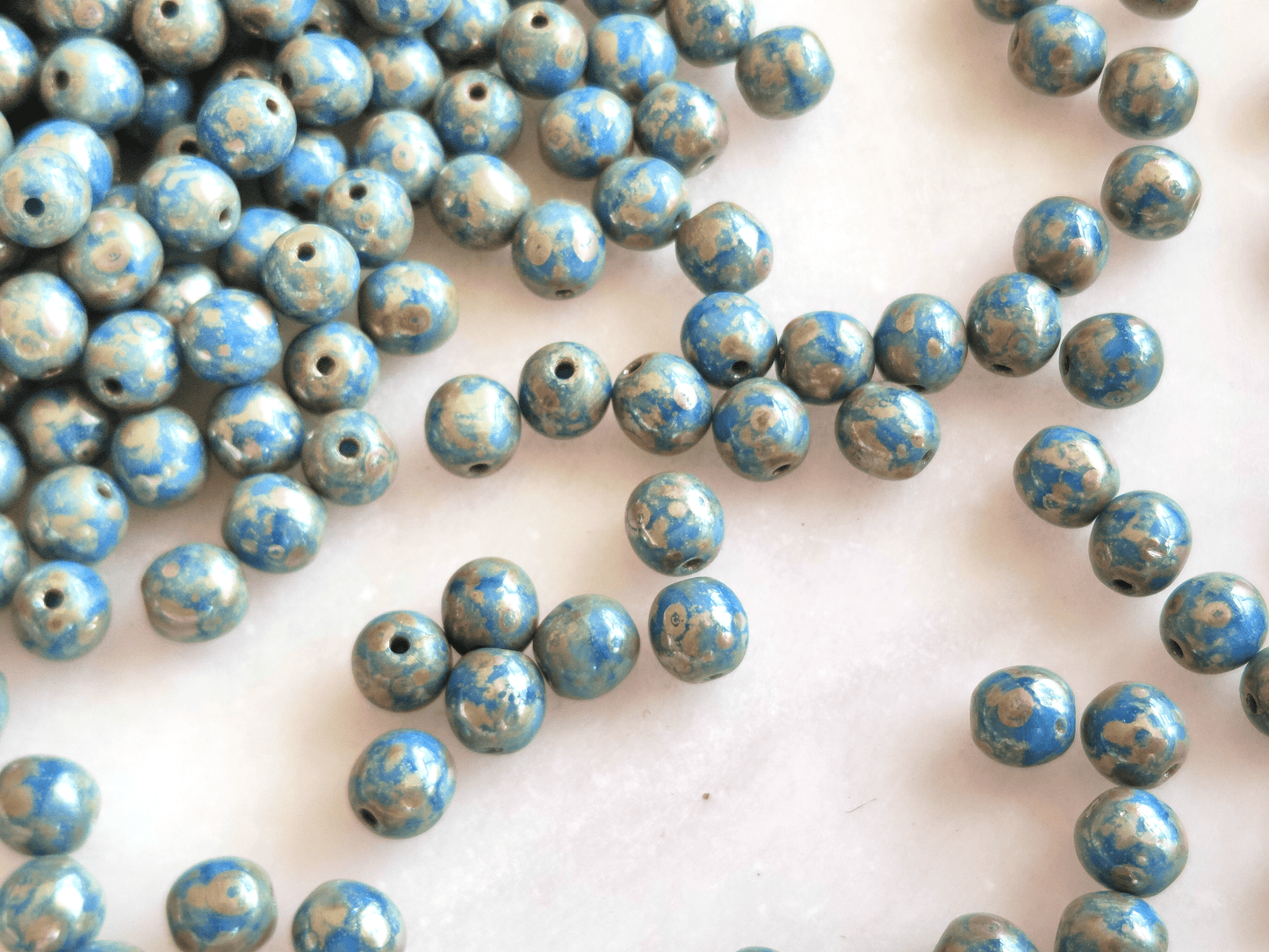 4mm round beads - blue & beige Picasso