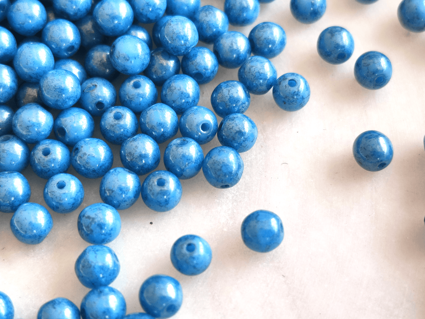 4mm runde Perlen - glänzend Blau