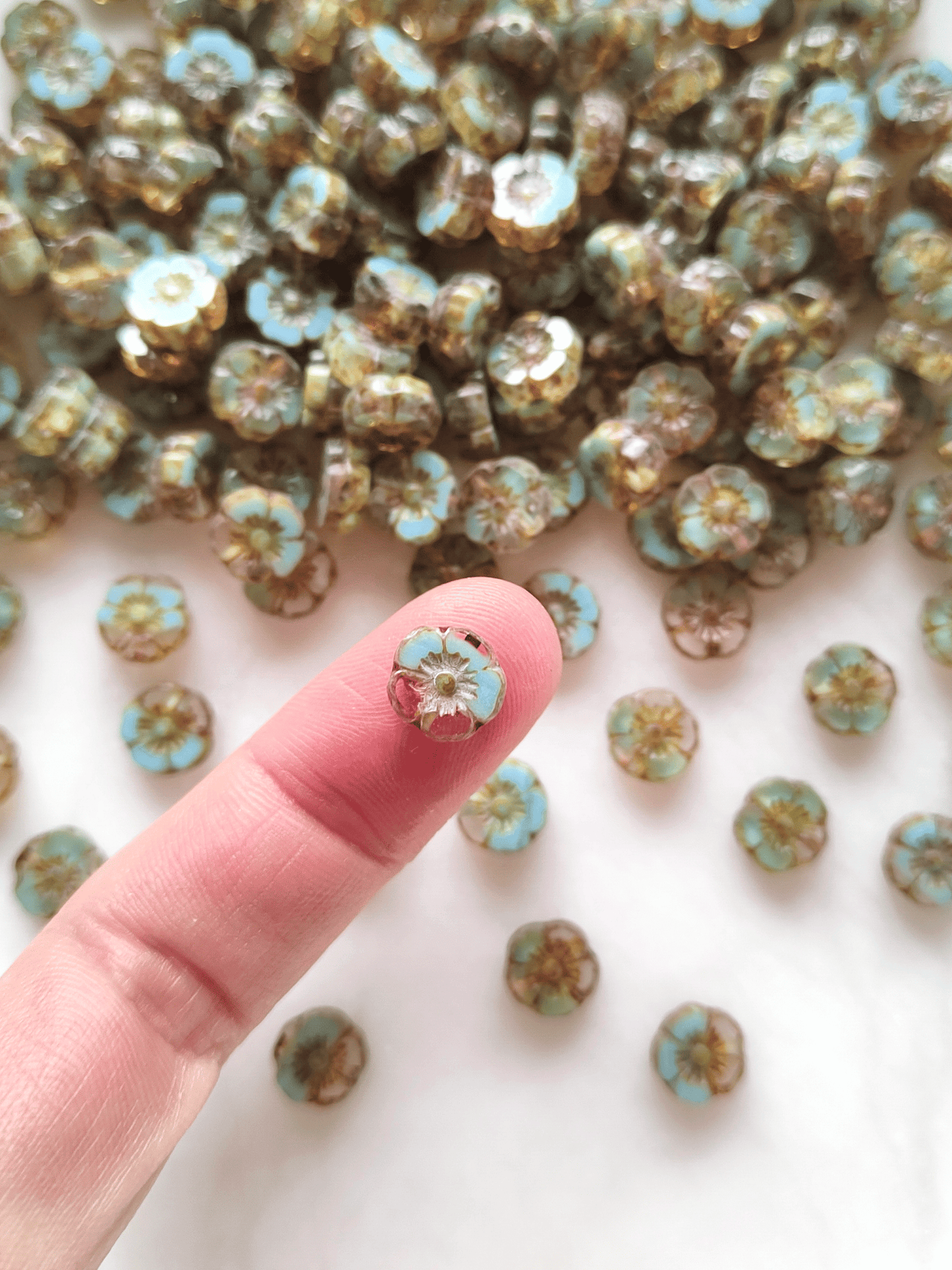 Hawaii Blumen 8mm - Farblos & Hellblau Picasso