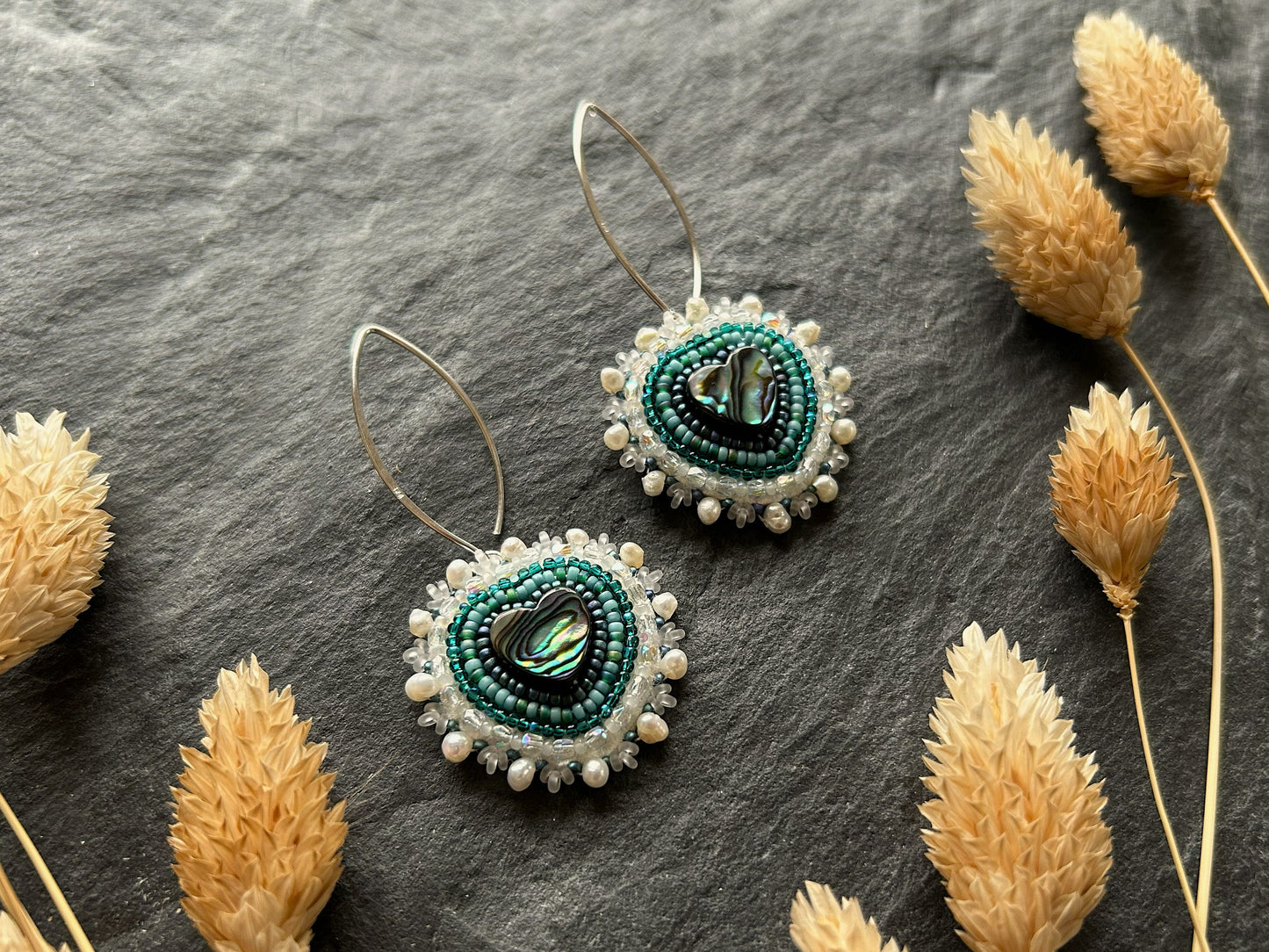 Hänge-Ohrringe "Melody" mit Abalone-Perlmutt - leuchtendes Türkis & Herz