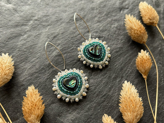 Hänge-Ohrringe "Melody" mit Abalone-Perlmutt - leuchtendes Türkis & Herz