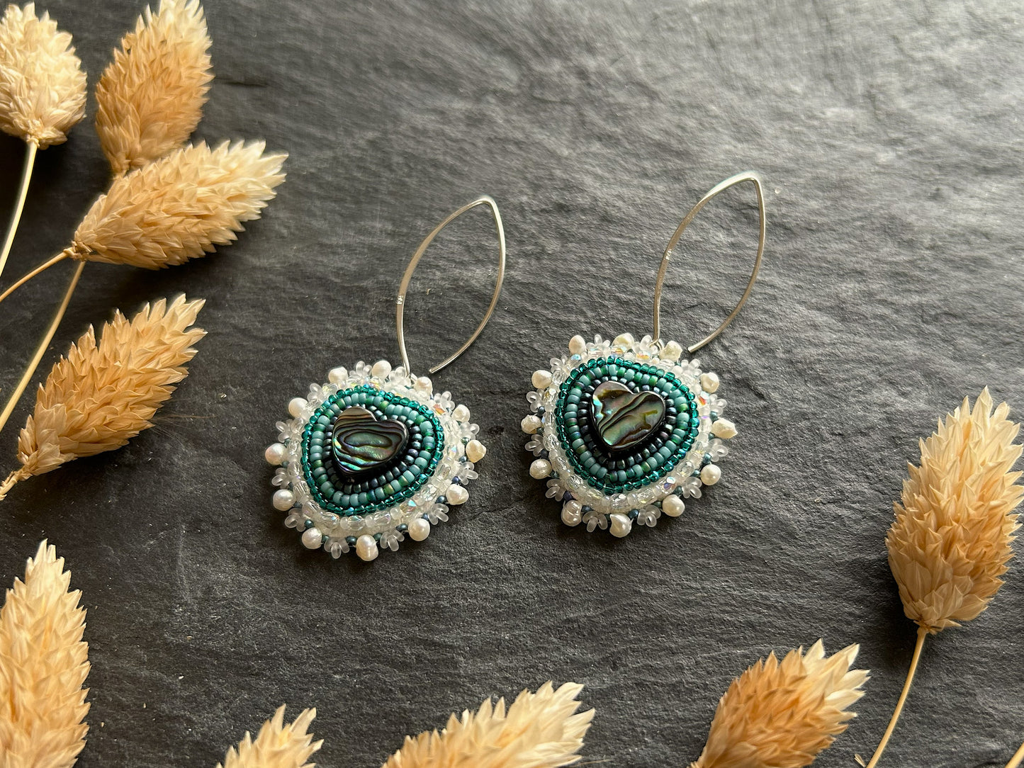 Hänge-Ohrringe "Melody" mit Abalone-Perlmutt - leuchtendes Türkis & Herz