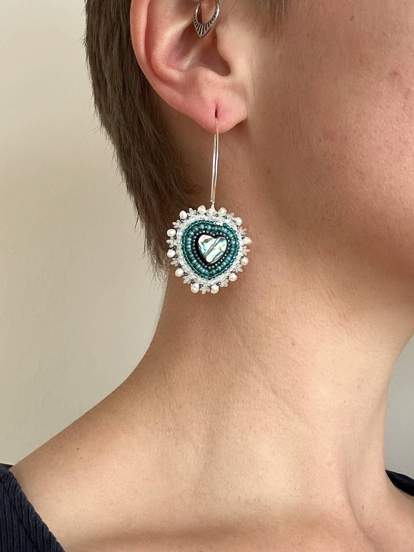 Hänge-Ohrringe "Melody" mit Abalone-Perlmutt - leuchtendes Türkis & Herz