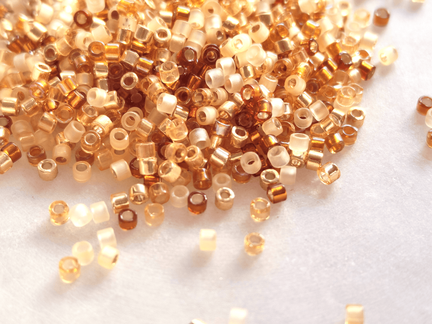 Miyuki Delica bead mix 11/0 - gold