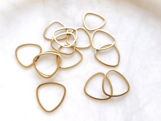 Rounded triangle brass findings 20mm