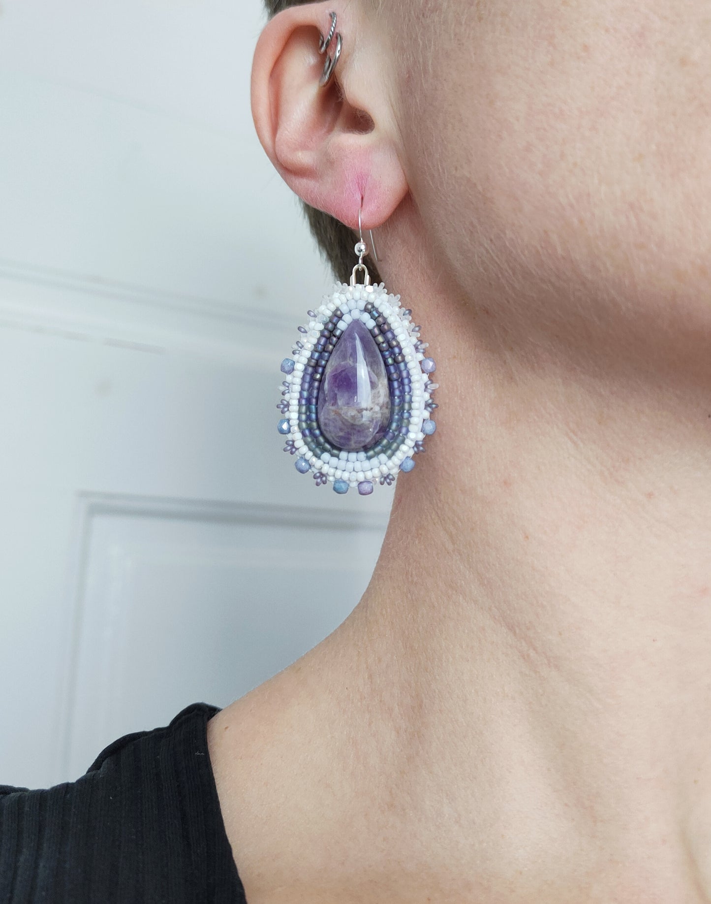 Dangle earrings with amethyst - white & purple