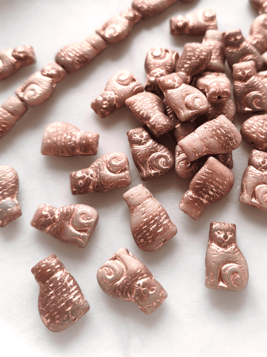 Sitting cat beads 17mm - beige, brown & copper