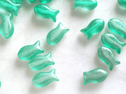 Fish beads 10x6mm - mint green & silver glitter