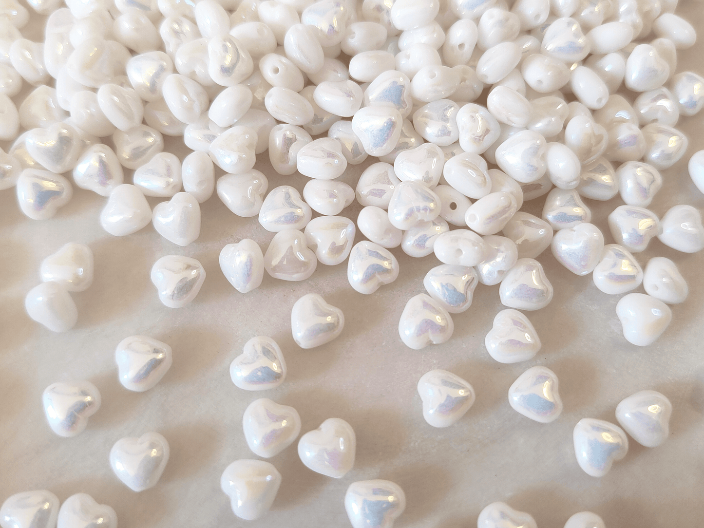 Love heart beads 6mm - white iris