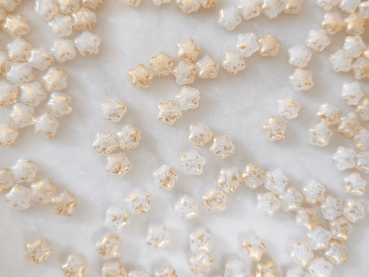 Sterne 6mm - Weiß & Gold